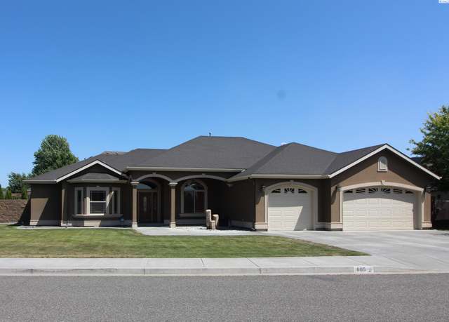 Property at 605 S Hawaii Pl, Kennewick, WA 99336, 4 beds, 2.5 baths