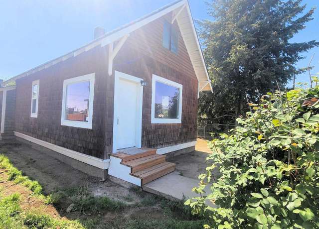 Property at 105 W B St, Wapato, WA 98951, 2 beds, 1 bath
