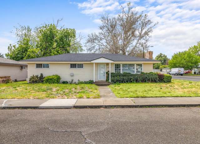 Property at 2215 W Clearwater Ave, Kennewick, WA 99336, 3 beds, 1.5 baths