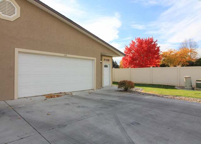 Property at 114 S Tweedt Pl, Kennewick, WA 99336, 2 beds, 2 baths