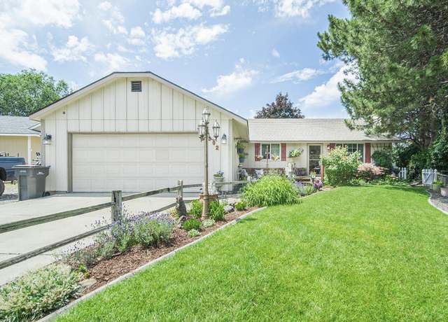 Property at 902 W 44th Pl, Kennewick, WA 99337, 3 beds, 1 bath