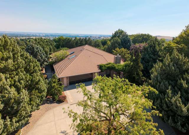 Property at 2618 Quarterhorse Way, Richland, WA 99352, 2 beds, 3 baths