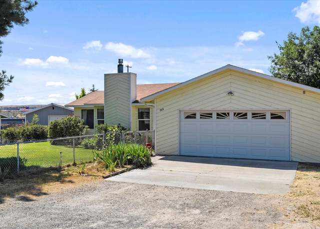 Property at 169 Travis Ln, Kennewick, WA 99338, 3 beds, 2 baths