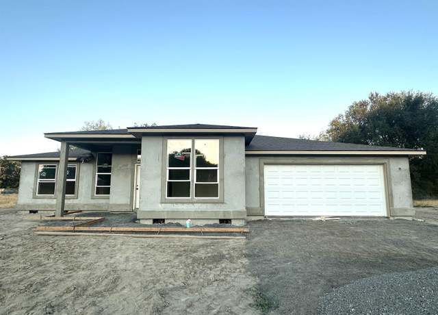 Property at 2805 S Beech St, Kennewick, WA 99337, 3 beds, 2 baths