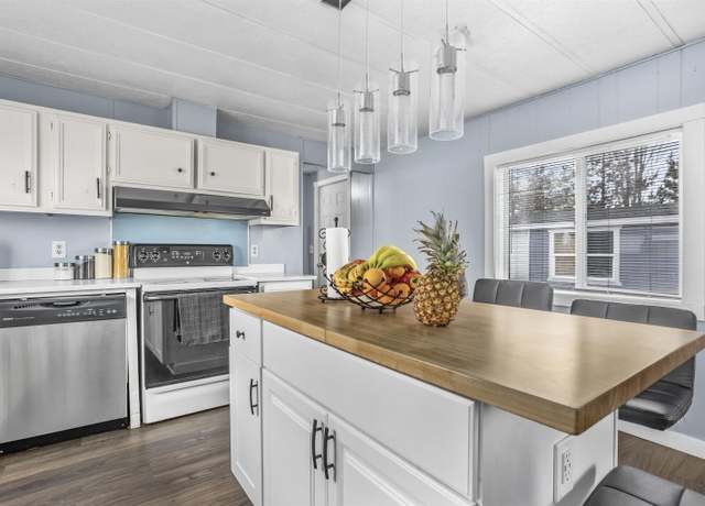 Property at 6311 Desert View Dr, West Richland, WA 99353, 2 beds, 2 baths