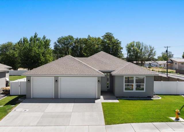 Property at 2625 S Beech St, Kennewick, WA 99337, 3 beds, 2 baths