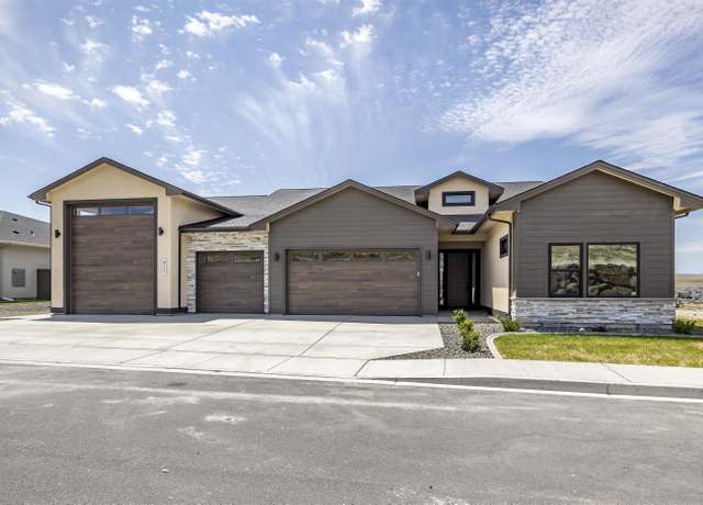 Property at 6111 W 28th Pl, Kennewick, WA 99338, 3 beds, 3.5 baths