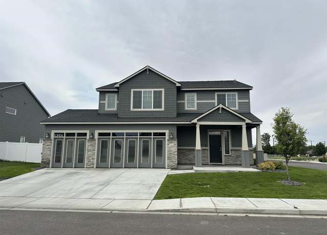 Property at 303 Jade Ave, Grandview, WA 98930, 3 beds, 2.5 baths