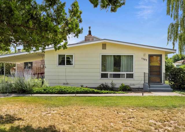 Property at 1707 W 19th Ave, Kennewick, WA 99337, 2 beds, 2 baths