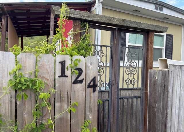Property at 570 SE Benewah St, SP 124 St #124, Pullman, WA 99163, 2 beds, 1 bath