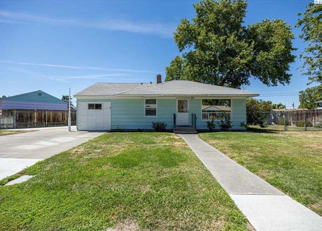 Property at 806 S Fruitland St, Kennewick, WA 99336, 3 beds, 1 bath