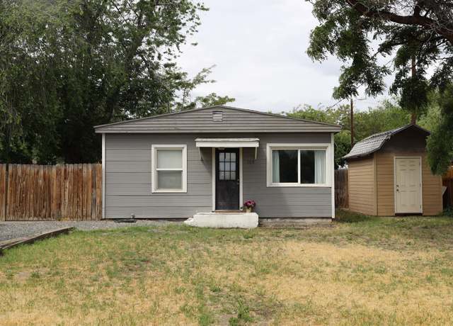 Property at 105 N Ione St, Kennewick, WA 99336, 2 beds, 1 bath