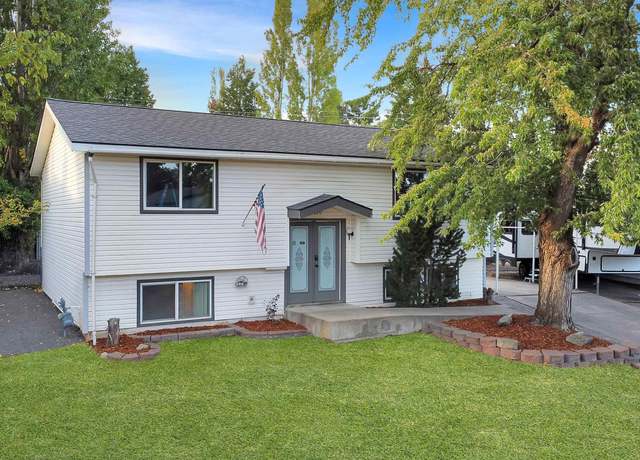 Property at 220 NW Robert St, Pullman, WA 99163, 4 beds, 2 baths