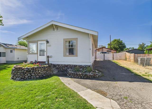 Property at 428 E 3rd Ave, Kennewick, WA 99336, 2 beds, 1 bath