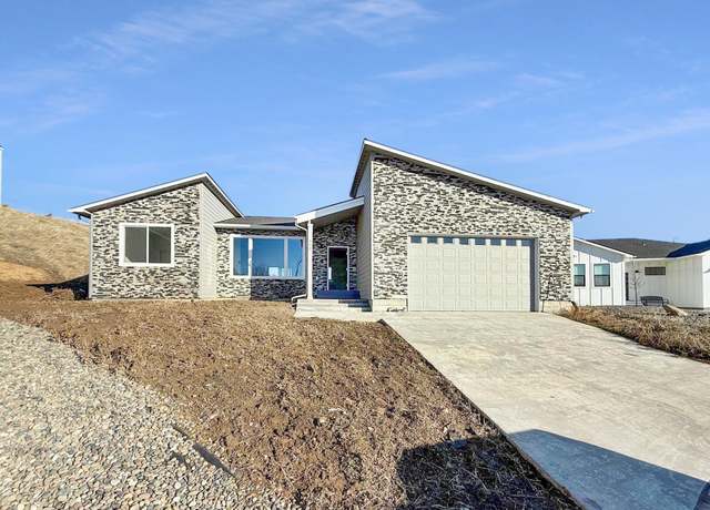 Property at 560 SW Umatilla Ct, Pullman, WA 99163, 3 beds, 2 baths