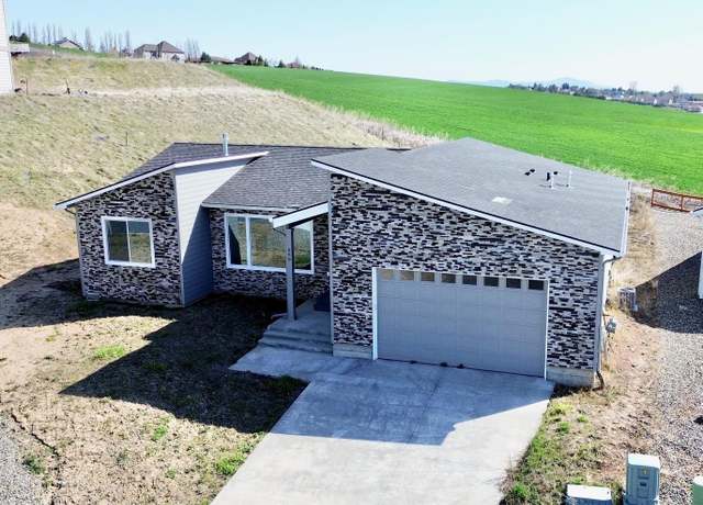 Property at 560 SW Umatilla Ct, Pullman, WA 99163, 3 beds, 2 baths