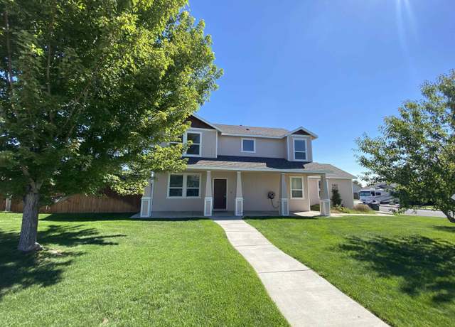 Property at 2002 Diamond Head Way, West Richland, WA 99353, 3 beds, 2.5 baths