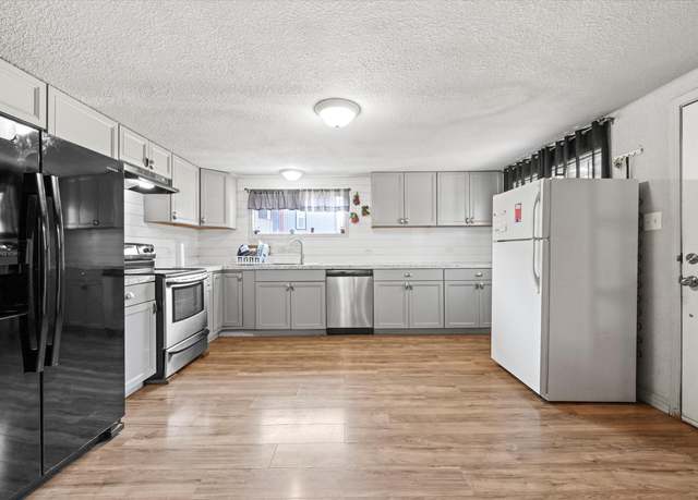 Property at 1082 N 61st Ave, West Richland, WA 99353, 4 beds, 2 baths