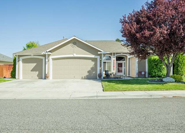 Property at 8400 W Clearwater Pl, Kennewick, WA 99336, 4 beds, 2 baths