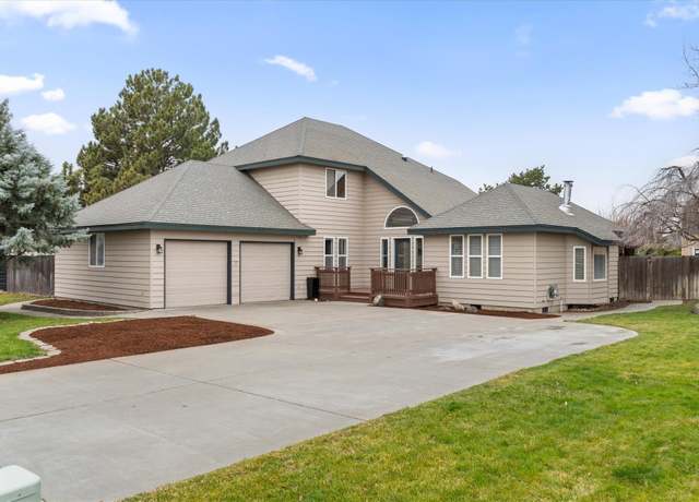 Property at 4489 Northlake Dr, West Richland, WA 99353, 3 beds, 2.5 baths