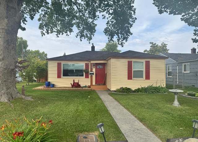 Property at 1110 W 1st Ave, Kennewick, WA 99336, 3 beds, 2 baths