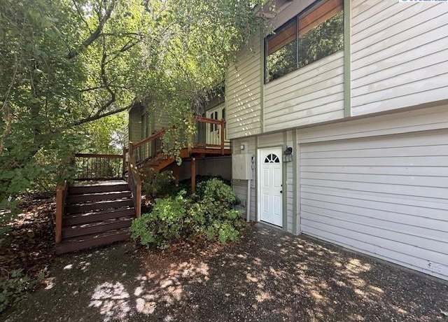 Property at 2015 N Riverside Dr, West Richland, WA 99353, 4 beds, 1 bath