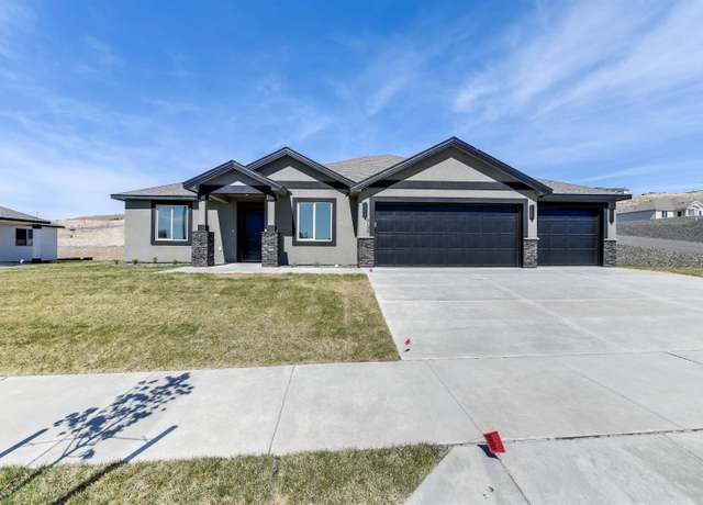 Property at 6198 W 30th Pl, Kennewick, WA 99338, 3 beds, 2 baths