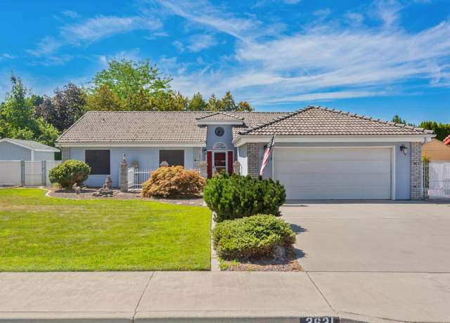 Property at 2621 Royal Palm Ave, West Richland, WA 99353, 3 beds, 2 baths