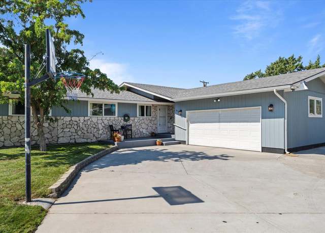 Property at 815 N Reed Pl, Kennewick, WA 99336, 4 beds, 1 bath