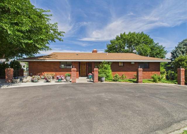 Property at 8111 W 10th Ave, Kennewick, WA 99336, 5 beds, 3 baths