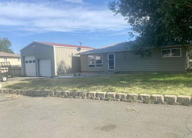 Property at 6330 W Victoria Ave, Kennewick, WA 99336, 3 beds, 2 baths