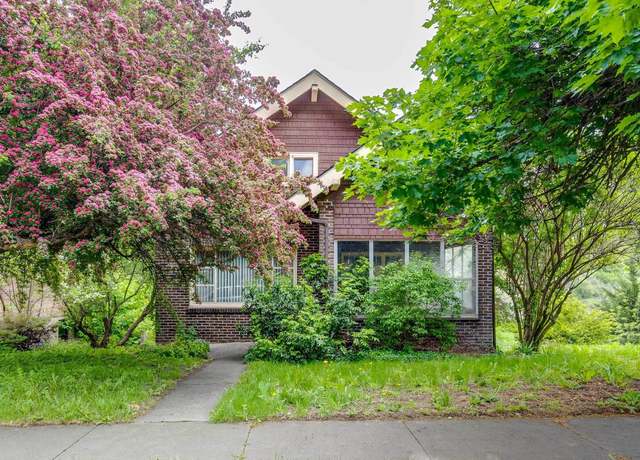 Property at 370 SW State St, Pullman, WA 99163, 7 beds, 3 baths