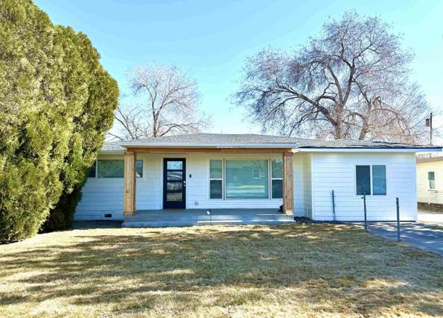 Property at 412 N Jefferson St, Kennewick, WA 99336, 3 beds, 2 baths