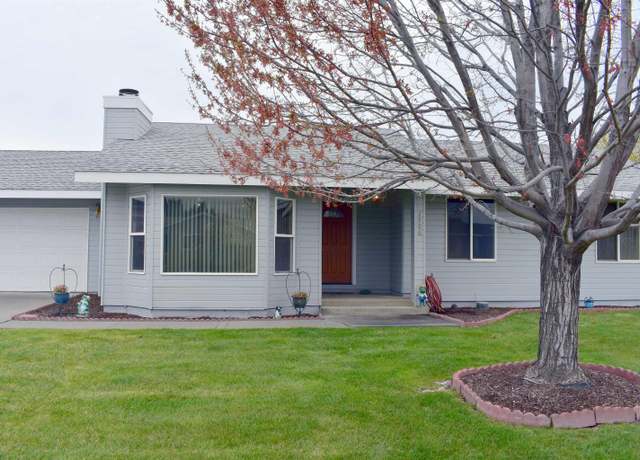 Property at 2906 S Waverly St, Kennewick, WA 99338, 3 beds, 2 baths
