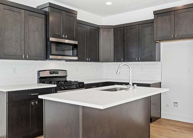 Property at 1140 S Underwood Pl, Kennewick, WA 99337, 6 beds, 6 baths