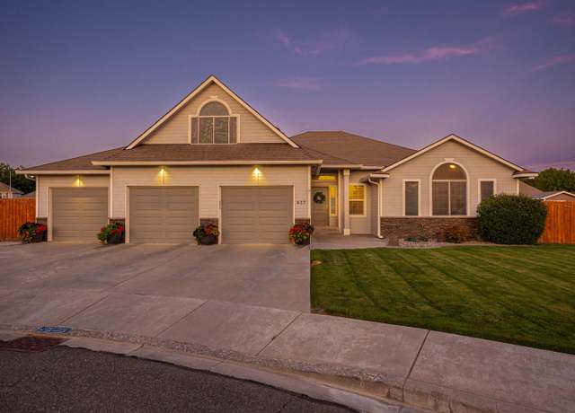 Property at 617 S Young Ct, Kennewick, WA 99336, 4 beds, 2 baths