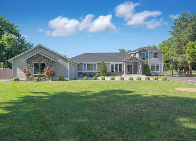 Property at 24508 S Oak St, Kennewick, WA 99337, 6 beds, 0.5 baths