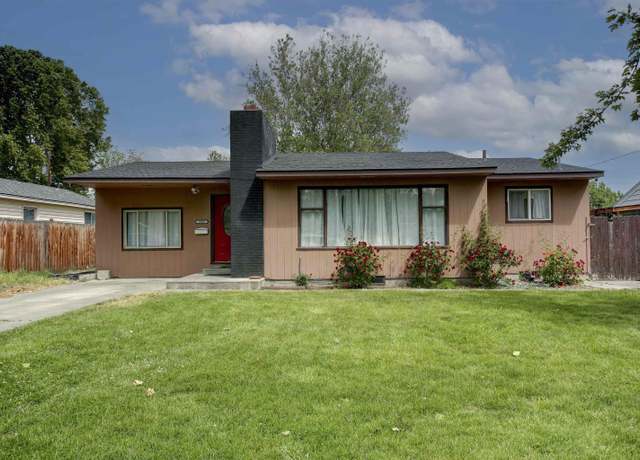 Property at 1932 W 6th Ave, Kennewick, WA 99336, 4 beds, 2 baths