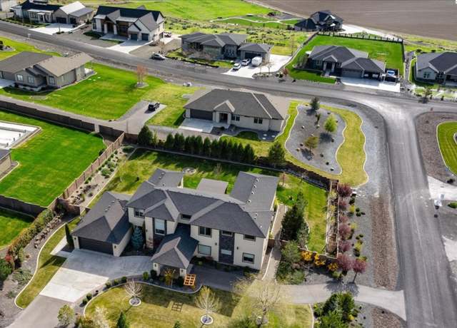 Property at 72805 E Reata Rd, Kennewick, WA 99338, 4 beds, 4.5 baths