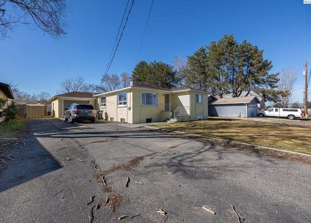 Property at 393 S 41st Ave, West Richland, WA 99353, 3 beds, 2 baths