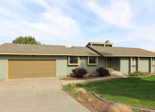 Property at 3006 W 47th Ave, Kennewick, WA 99337, 5 beds, 3 baths
