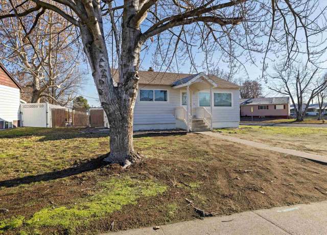 Property at 2026 Cascade Ave, Richland, WA 99354, 4 beds, 2 baths