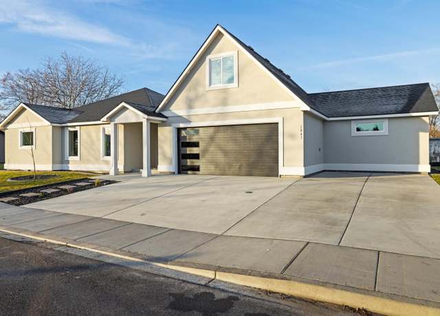 Property at 1041 N Grant St, Kennewick, WA 99336, 3 beds, 2 baths
