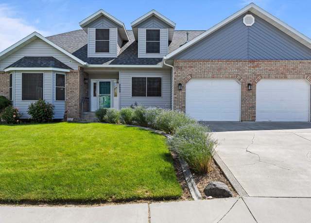 Property at 2609 S Kent St, Kennewick, WA 99337, 5 beds, 4 baths