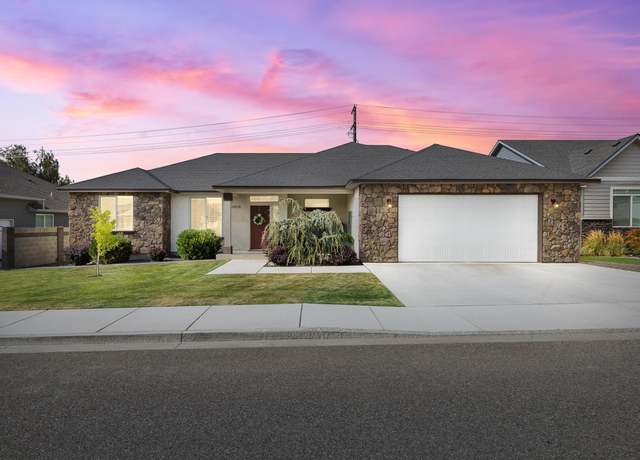 Property at 10216 W 16th Pl, Kennewick, WA 99338, 3 beds, 2 baths