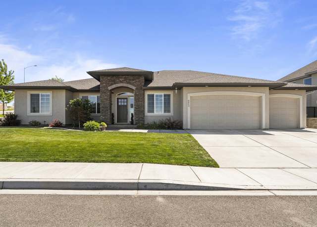 Property at 8803 W 12th Ave, Kennewick, WA 99338, 5 beds, 0.5 baths