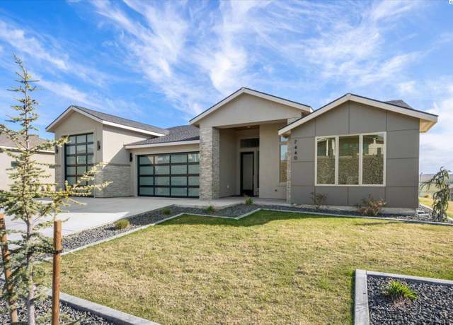 Property at 7440 W 22nd Pl, Kennewick, WA 99337, 4 beds, 2.5 baths
