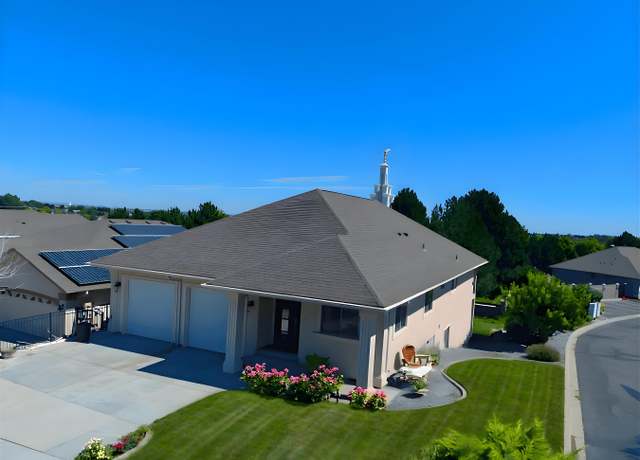 Property at 1942 Sky Meadow Ave, Richland, WA 99352, 4 beds, 3 baths