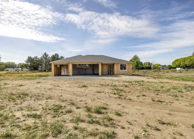Property at 205505 E Finley Rd, Kennewick, WA 99337, 4 beds, 2 baths