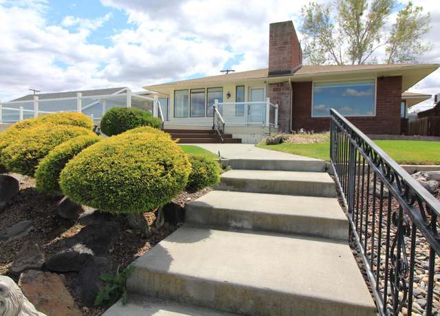 Property at 2003 W Canal Dr, Kennewick, WA 99336, 4 beds, 4 baths